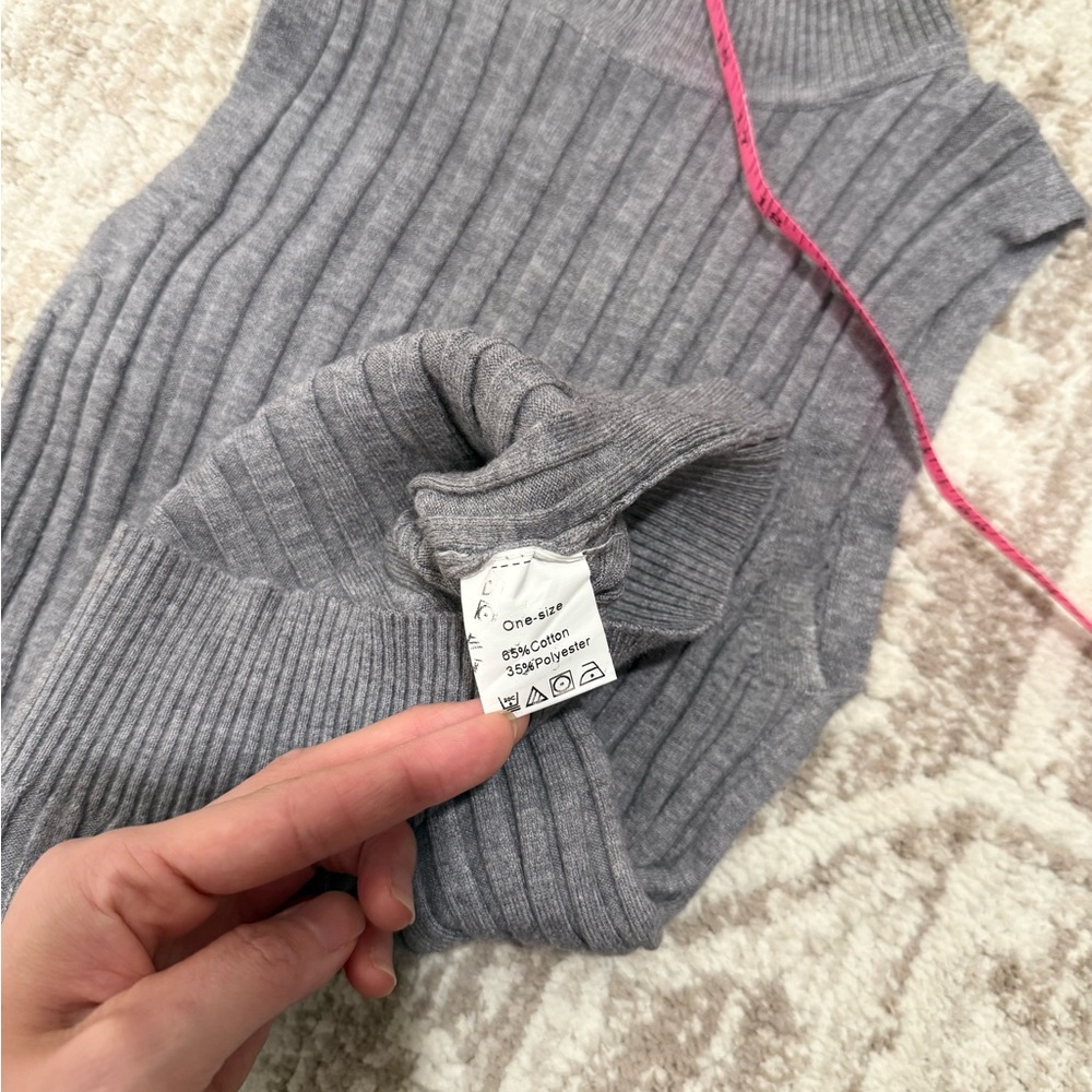 Gray Ribbed Mock Neck Sleeveless Knit Top - Picture 3 of 3